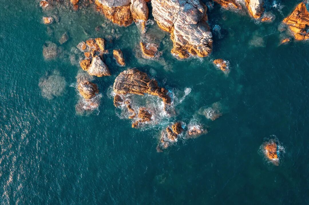 航拍训练营｜9月28日蒋嘉威老师带队海岸山海航拍实战营：深圳鹿嘴山庄（美人鱼取景地）、西涌天文台、大华兴寺……