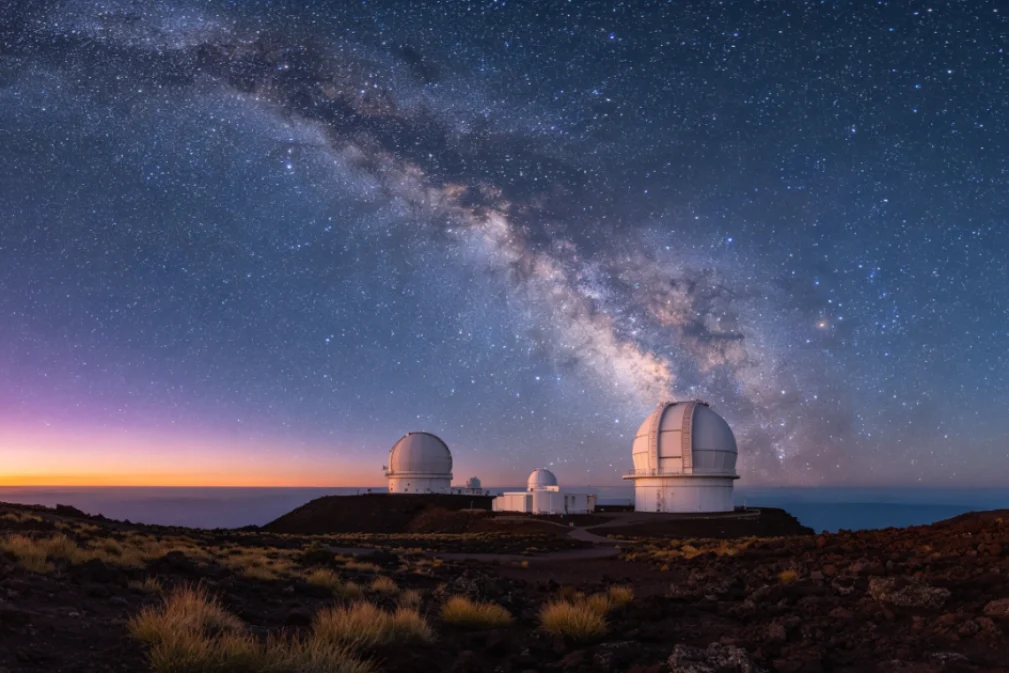 莫纳克亚山天文台与星空